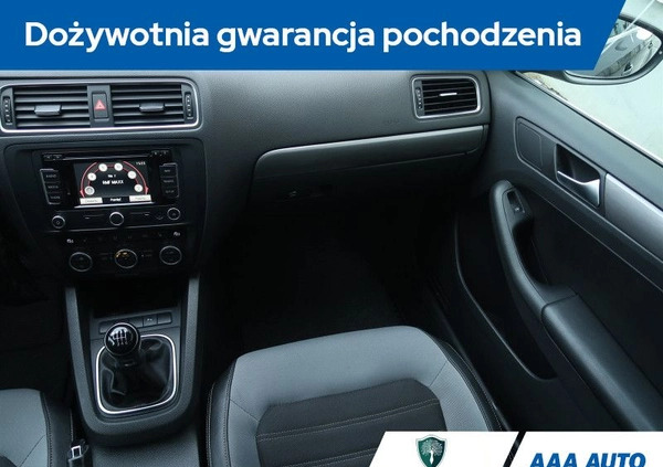 Volkswagen Jetta cena 40000 przebieg: 121094, rok produkcji 2013 z Działoszyn małe 326